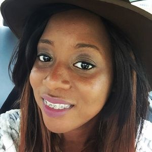 Meet your Posher, Yonique